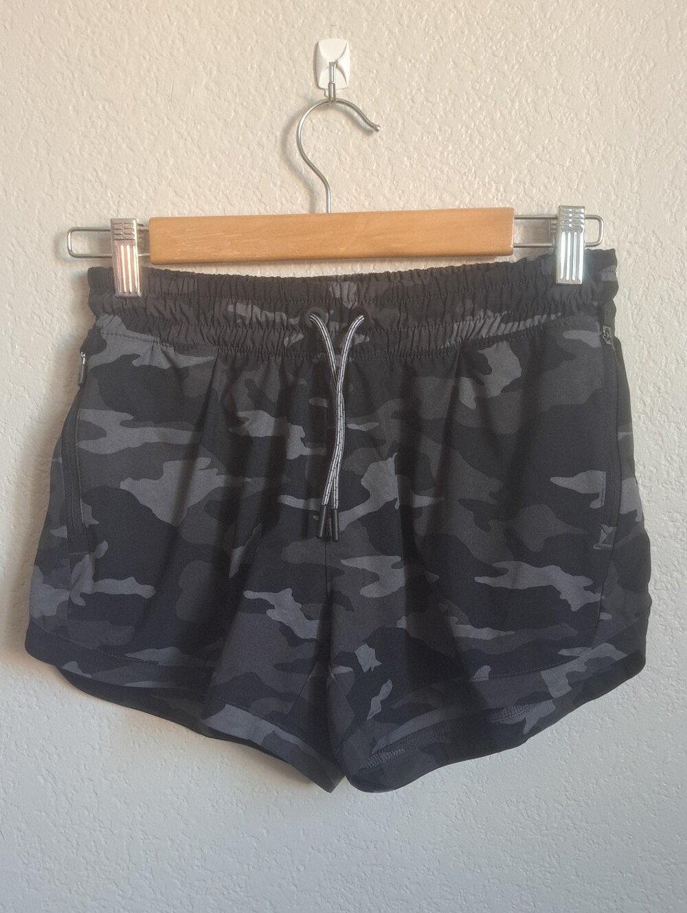Athleta Girls Black Gray Camo Print Shorts Size 14